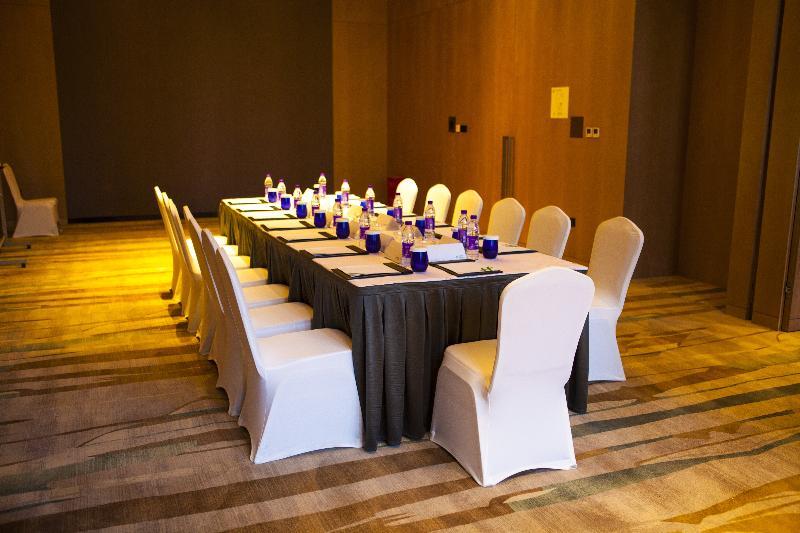 Holiday Inn & Suites Tianjin Downtown By Ihg,Tianjin Drum Tower,Joycity Shopping Mall,Tianjin Ancient Cultural Street,Haihe River,The Porcelain House,Convenient Access To Tianjin Binhai International Airport 외부 사진